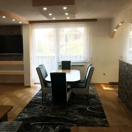 Large , Modern American Style + Free Parking Places