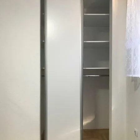 Апартаменты Large , Modern American Style + Free Parking Places
